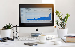 小区业主还原于朦胧坠楼细节：友人曾用衣物遮面，警方排除刑嫌