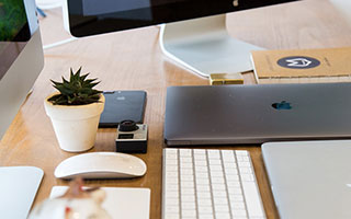 小区业主还原于朦胧坠楼细节：友人曾用衣物遮面，警方排除刑嫌